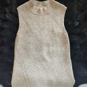 Small White House Black Market Tank